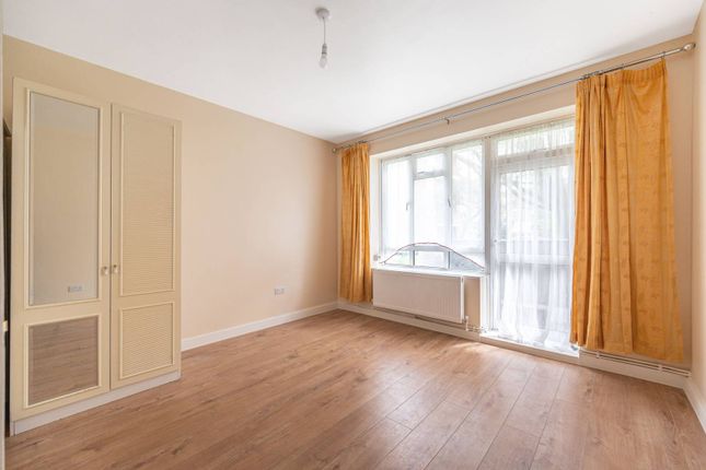 Thumbnail Flat for sale in Bishopsdale House, Kilburn, London