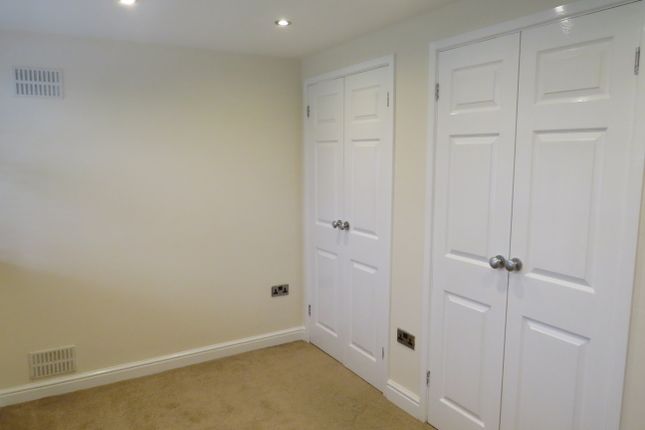 Flat to rent in Green Gables Lichfield Road, Four Oaks, Sutton Coldfield