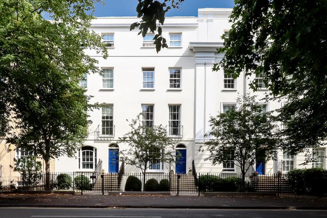 2-Bed-2-Bath-Central-Cheltenham (30).Jpg
