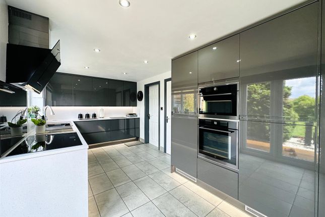 19, Swanland Court, Doncaster photo 2