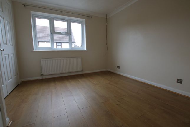 17, Gorse Meade, Slough photo 5