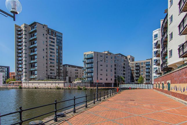 Flat to rent in Falcon Drive, Cardiff