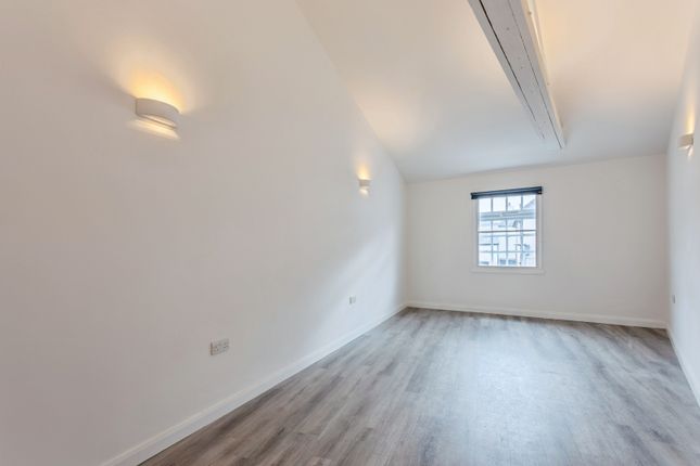 Flat 3, Merchants House, Victoria Place, Axminster photo 5