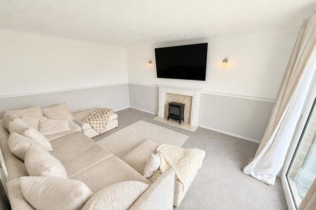 17, Wilby Close, Corby photo 2