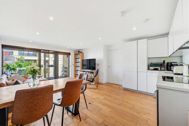 Flat 10, 12, Eythorne Road, London photo 3