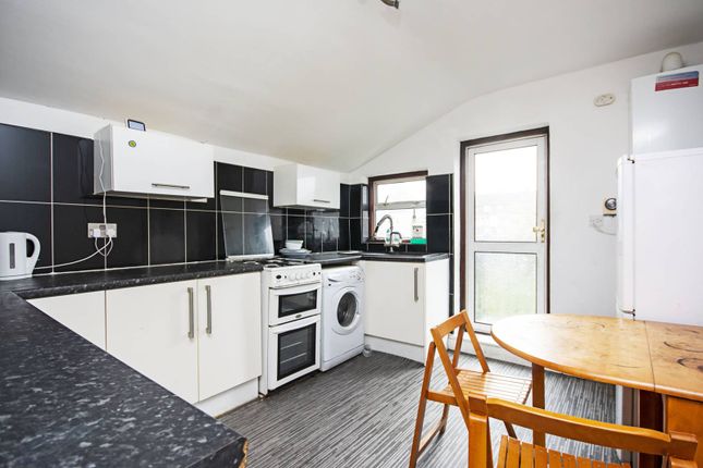 Flat to rent in Harold Road, Upton Park, London
