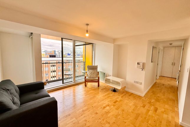 Flat to rent in The Avenue, Leeds