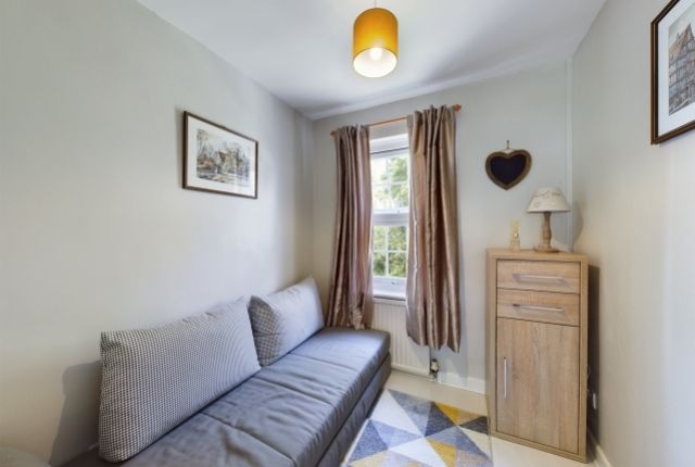 7, Tudor Lodge Road, Gloucestershire photo 2