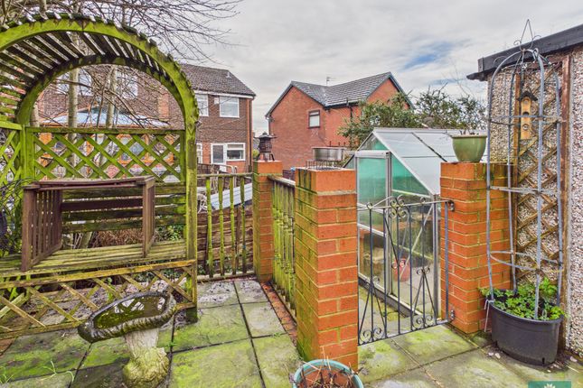 38, Harewood Road, Oldham photo 4