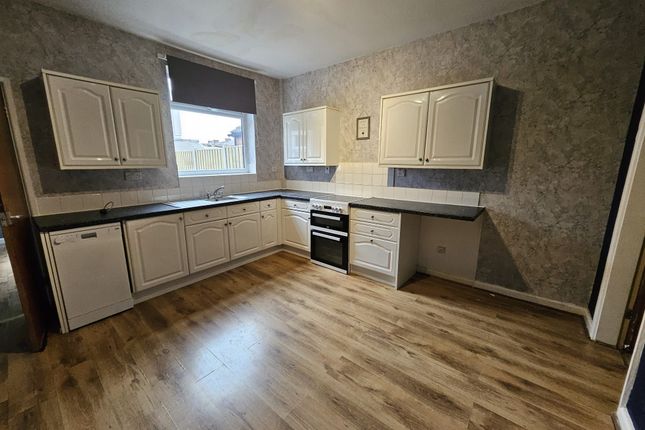 Thumbnail Terraced house to rent in Victoria Road, Askern, Doncaster