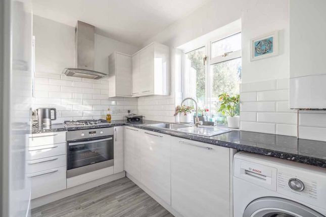 2 Inglewood, Church Road, Iver Heath photo 4