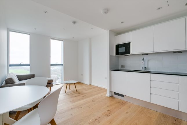 Flat 189, Wood Lane, White City photo 2