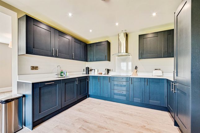 Flat 6, Riverview, 11, Windrush Heights, Burford photo 4