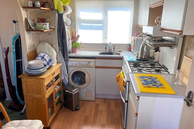 2 Elmtrees Park, Winchbottom Lane, Marlow photo 4