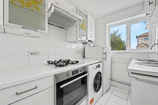 23, Linden Grove, Nottingham photo 4