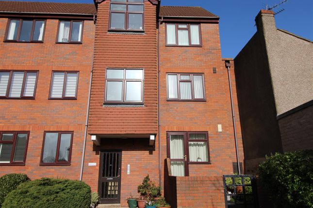 Thumbnail Flat for sale in 18 Kingsway Court, Cleethorpes, N.E. Lincs