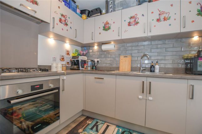 10, Mandarin Grove, Reading photo 3