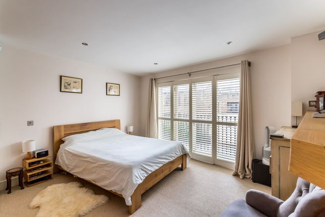 Mews house for sale in Bromells Road, Clapham SW4