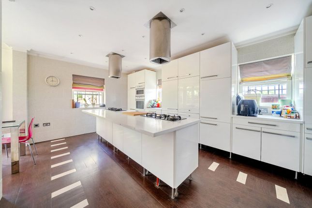 3, Charlotte Court, Esher photo 2