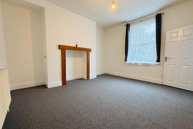 3, Moorfield Crescent, Leeds photo 2