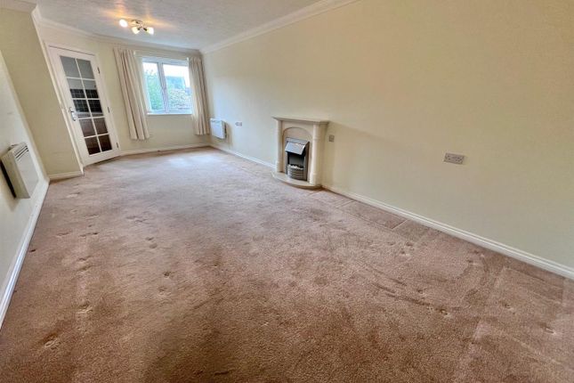 17 Royal Lodge, Newbury, Gillingham photo 2