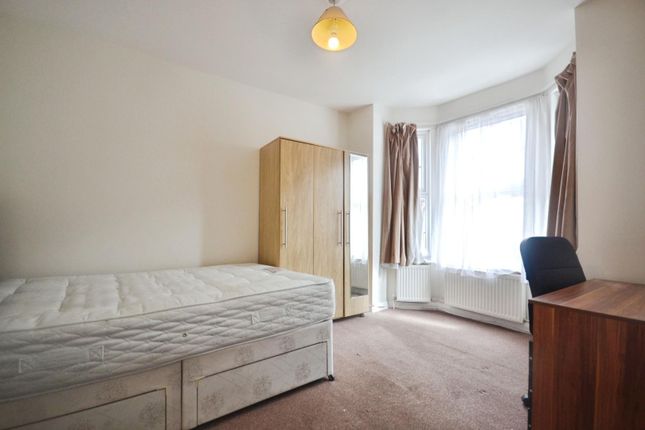 45, Grange Avenue, Reading photo 5