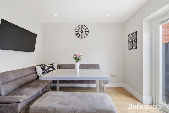 5, Lime Avenue, Essex photo 4