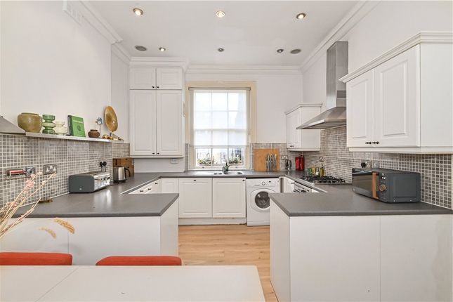 Flat for sale in Sussex Gardens, London