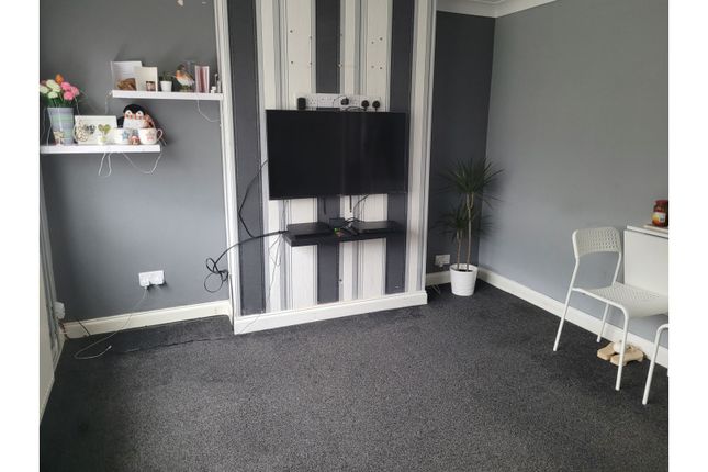 2-bed semi-detached on 25, Heddington Way, Leicester, £240,000