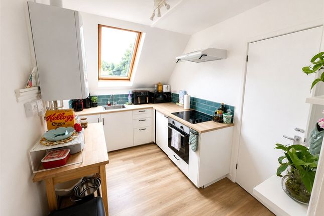 The Flat, St Lawrence House, 2, Barnes Close, Winchester photo 4