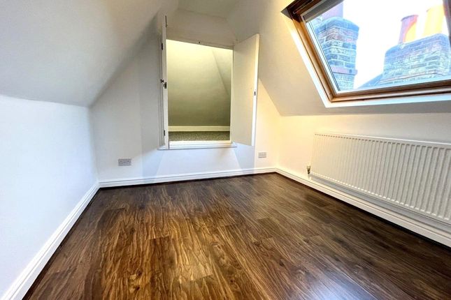 Flat to rent in Bargery Road, London