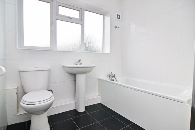 3 Abney Court,, Belmont Road, Twickenham photo 4