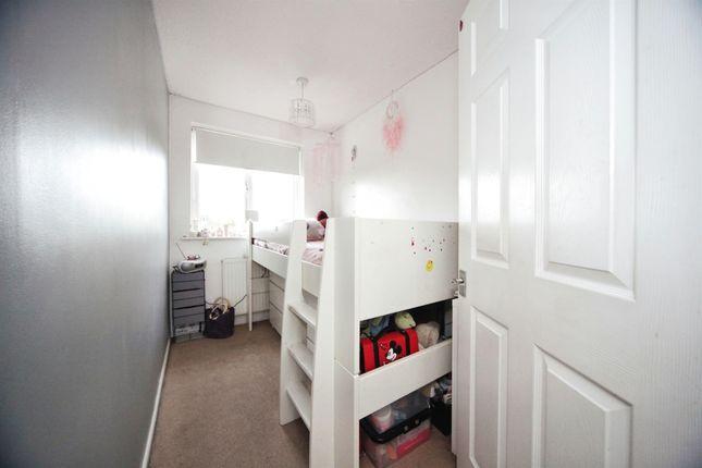 Terraced house for sale in Brussels Way, Luton