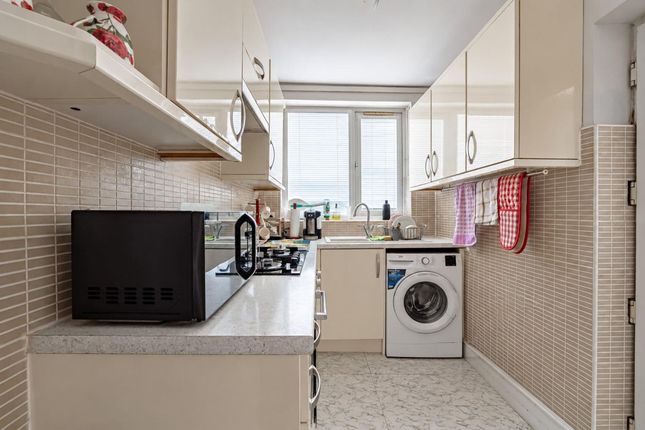 31, Elmhurst Crescent, Swansea photo 4