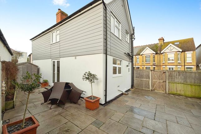 31, Victoria Road, Hythe photo 4
