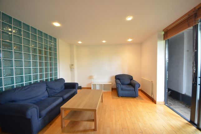 Flat to rent in New Wharf Road, Islington, London
