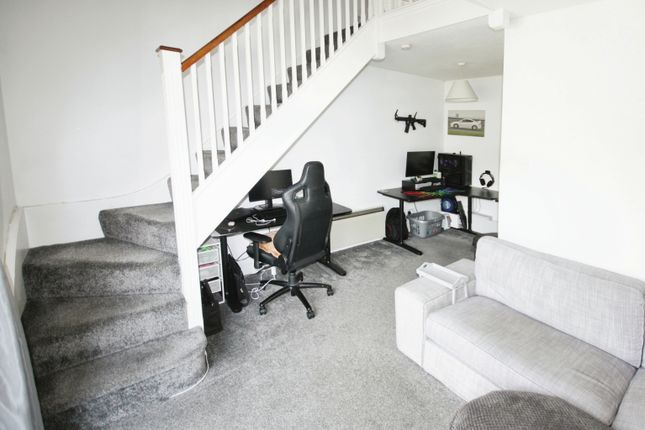 Flat to rent in Meadow Court, Meadow Rise, Billericay