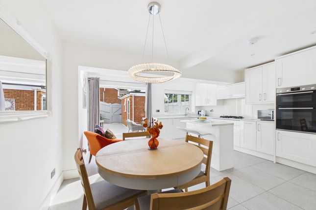 12 Brill Close, Marlow photo 3