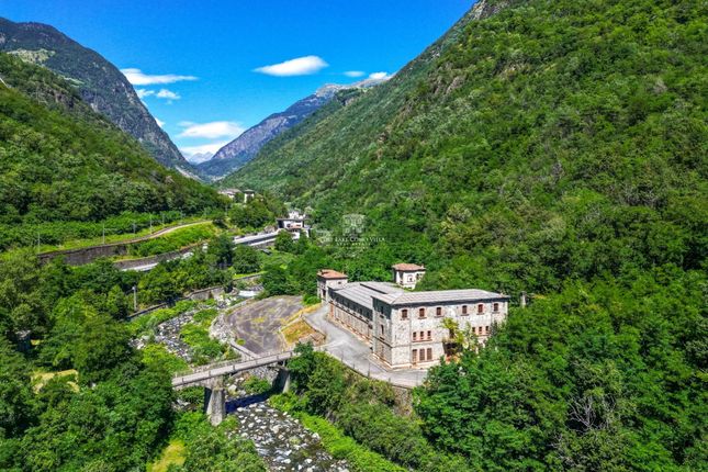 Hotel/guest house for sale in Via Elvezia, 23037 Tirano So, Italy