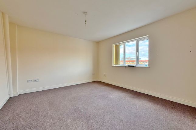 Flat 2, 48F, High Street, Portsmouth photo 2