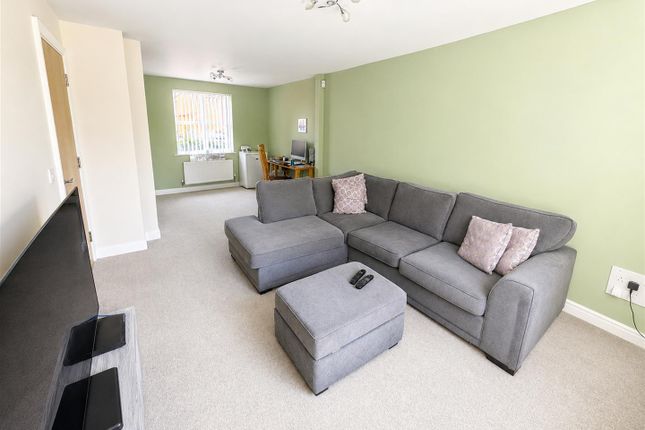 28, Newmarket Close, Corby photo 2
