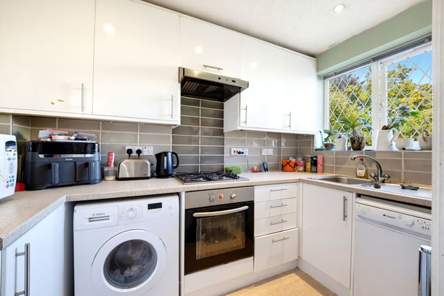 3, Crawshaw Road, Chertsey photo 3
