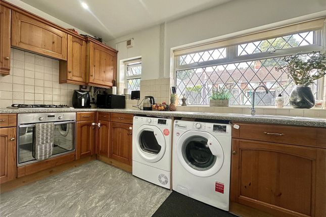 10, Yerbury Grove, West Midlands photo 3
