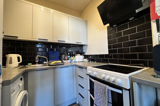 Flat 3, 2, Pelham Place, Pelham Road, Seaford photo 2