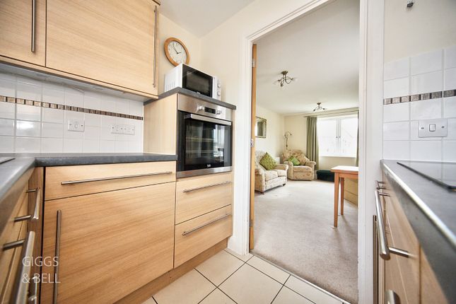 38 Hughes Court, Lucas Gardens, Luton photo 4