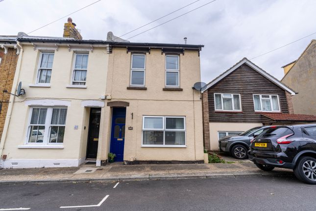 Wonderful 3-Bedroom Family Home Located A Stones Throw From Priestfields Recreational Ground, Rochester.