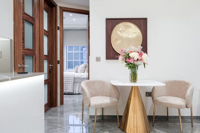 Flat 33, Cumberland Court, Great Cumberland Place, London photo 4