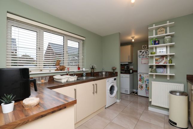 36 Abbottsmoor, Port Talbot photo 4
