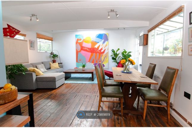 St Michael Houseboat Tideway Walk, Middle Flat, London photo 2