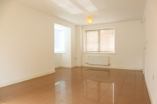 85, Sinatra Drive, Milton Keynes photo 2